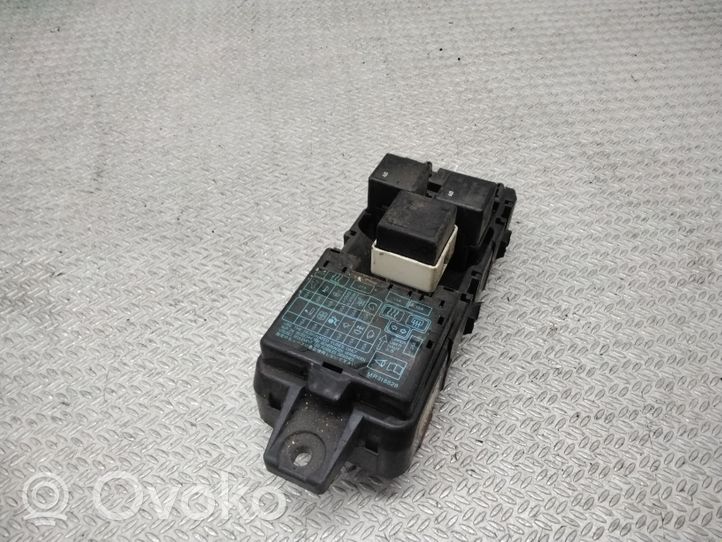 Mitsubishi Carisma Fuse module MR318828