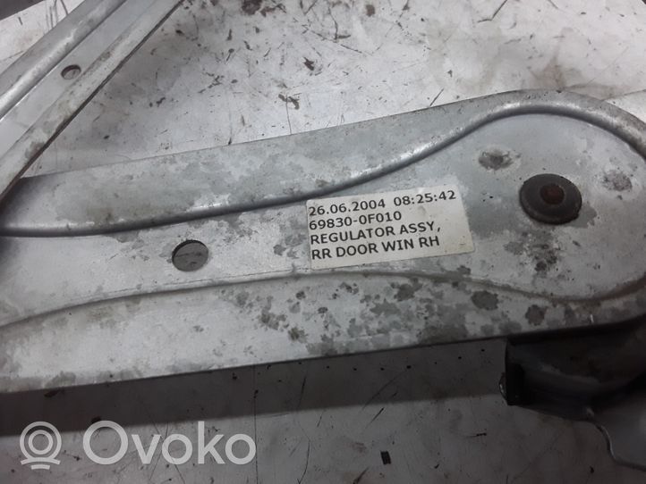 Toyota Corolla Verso AR10 Mechaninis galinio lango pakėlimo mechanizmas 698300F010