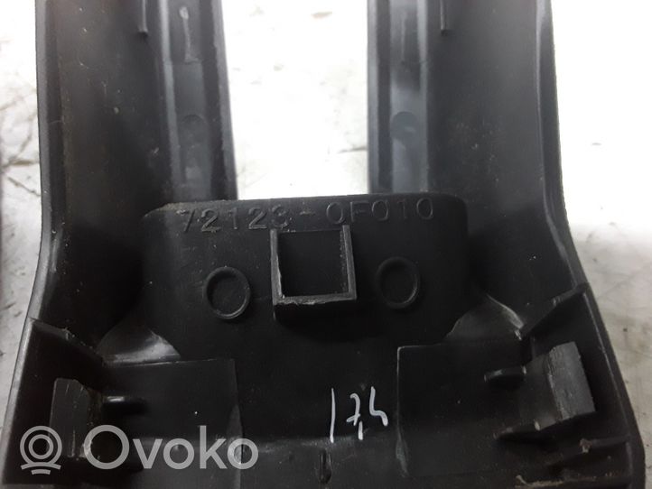 Toyota Corolla Verso AR10 Slidės apdaila priekinės vairuotojo sėdynės 72130F010