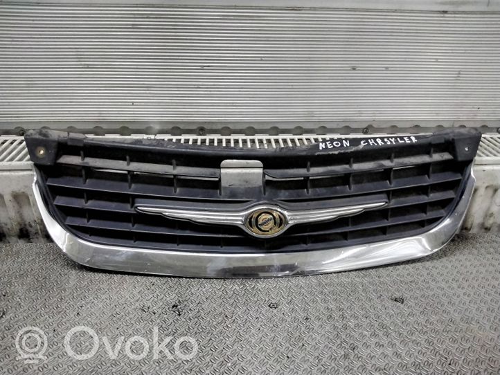 Chrysler Neon II Maskownica / Grill / Atrapa górna chłodnicy 05288883AB