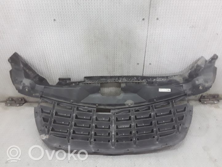 Chrysler Pacifica Front bumper upper radiator grill 