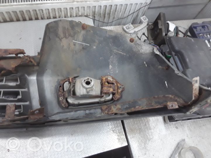 Mitsubishi Pajero Paraurti anteriore MR437241