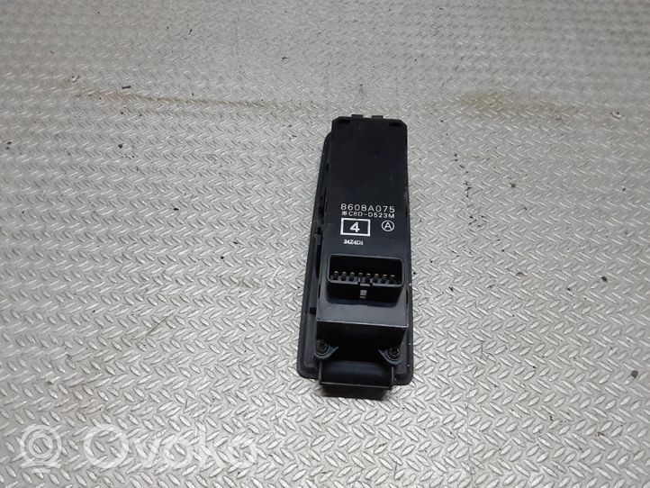 Mitsubishi Colt CZ3 Interruttore di controllo dell’alzacristalli elettrico 8608A075