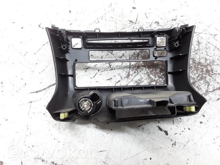 Toyota Yaris Mascherina unità principale autoradio/GPS 8622052030