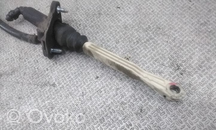 Volvo V70 Główny cylinder sprzęgła 8636540