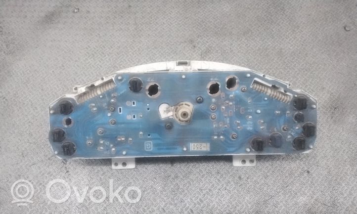 Mazda 121 Compteur de vitesse tableau de bord DB04119440