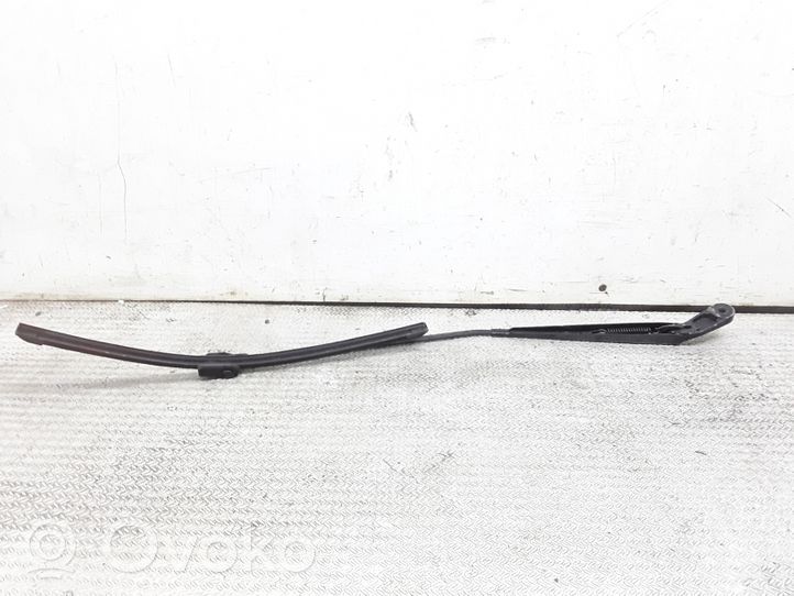 Volkswagen Polo Windshield/front glass wiper blade 