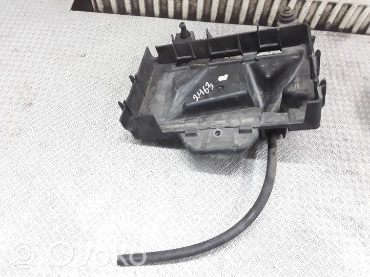 Volkswagen Polo IV 9N3 Boîte de batterie 6Q0915331