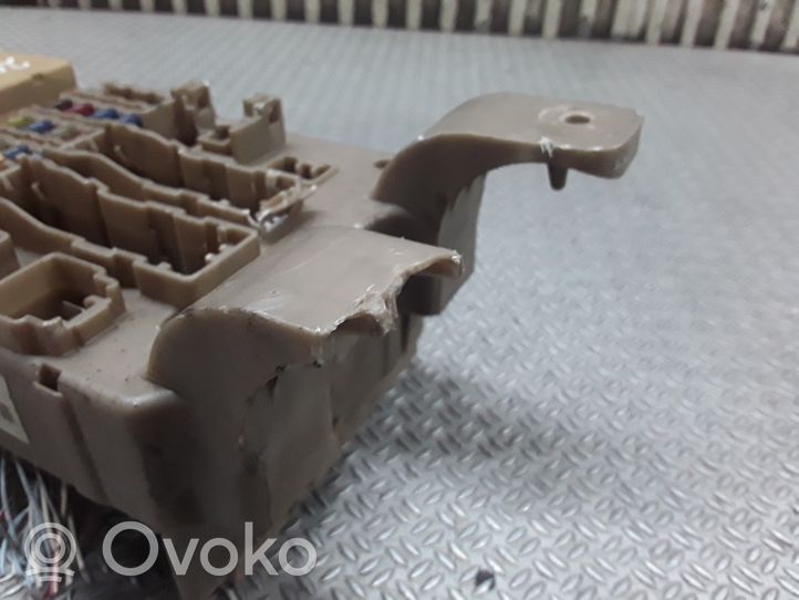 Toyota Corolla Verso E121 Sulakemoduuli 8264113040