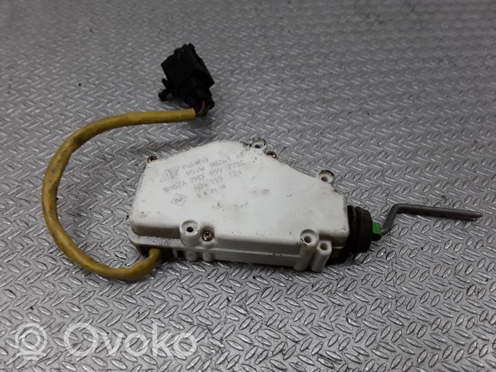 Ford Galaxy Serratura del tappo del serbatoio del carburante 7M0959775C