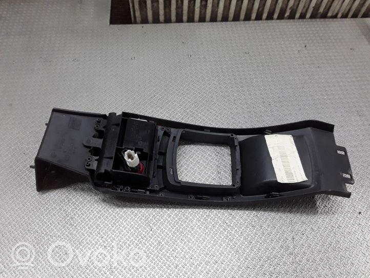 Volkswagen Polo IV 9N3 Rivestimento in plastica cornice della leva del cambio 601863241