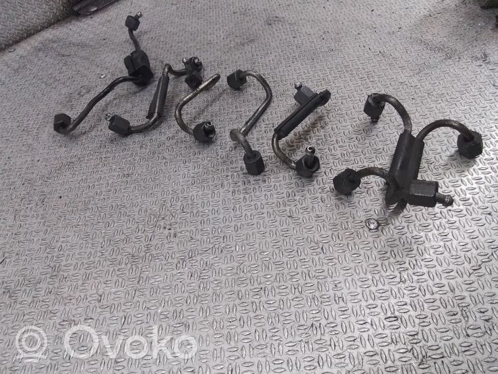 BMW 5 E39 Fuel injector supply line/pipe 