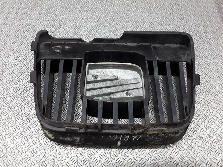 Seat Cordoba (6K) Maskownica / Grill / Atrapa górna chłodnicy 6K0853654D