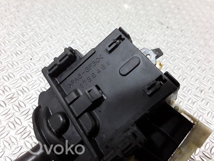 Toyota Yaris Verso Manetka / Przełącznik kierunkowskazów 1736482