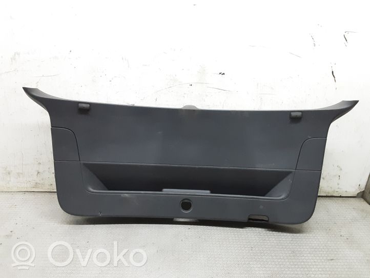 Volkswagen Golf Plus Poszycie / Tapicerka tylnej klapy bagażnika 5M0867601D