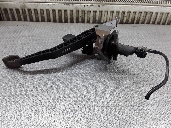 Ford C-MAX I Clutch pedal 3M517B633XF