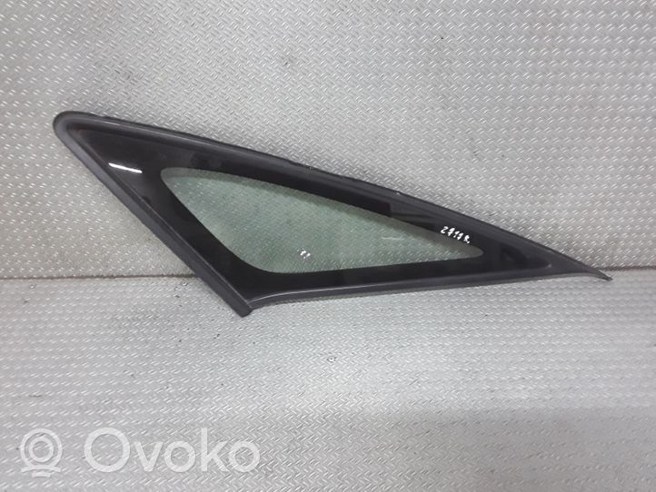 Toyota Corolla Verso E121 Fenêtre triangulaire avant / vitre 