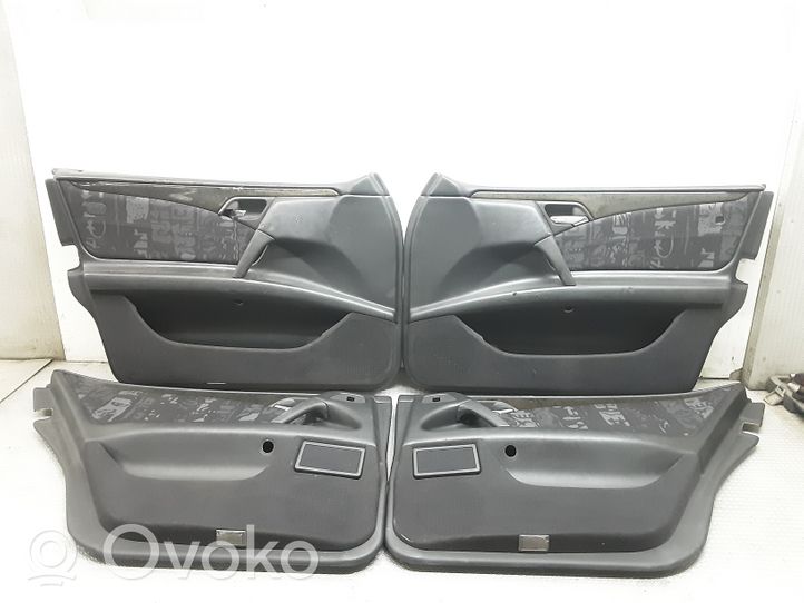 Mercedes-Benz E W210 Set interni 