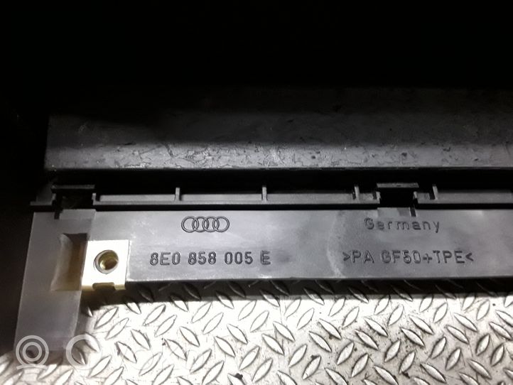 Audi A4 S4 B6 8E 8H Kita panelės detalė 8E0858005E