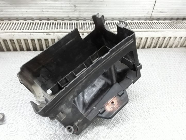 Volkswagen Polo IV 9N3 Battery box tray 