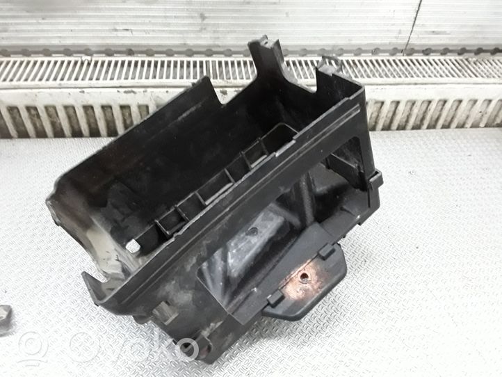 Volkswagen Polo IV 9N3 Support boîte de batterie 