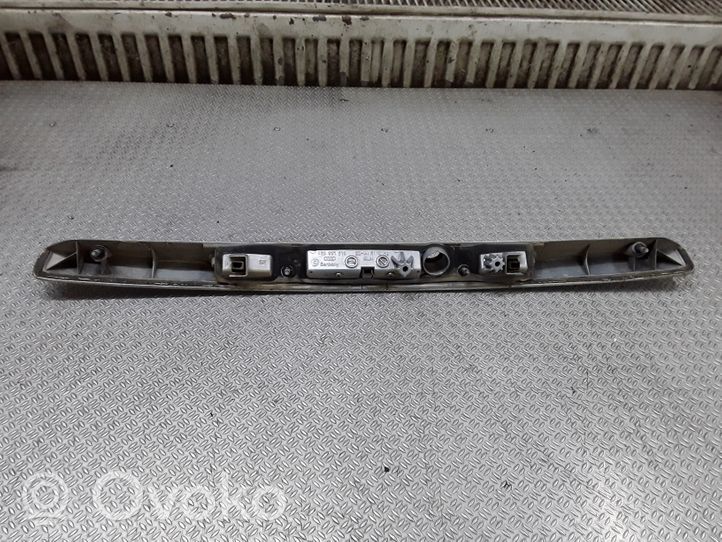 Audi A8 S8 D3 4E Listwa oświetlenie tylnej tablicy rejestracyjnej 4E0827576