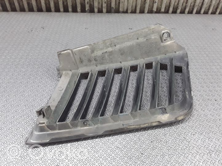 Mitsubishi L200 Grille calandre supérieure de pare-chocs avant MN142327