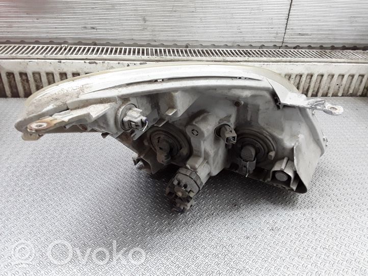 Toyota Corolla Verso E121 Priekšējais lukturis 