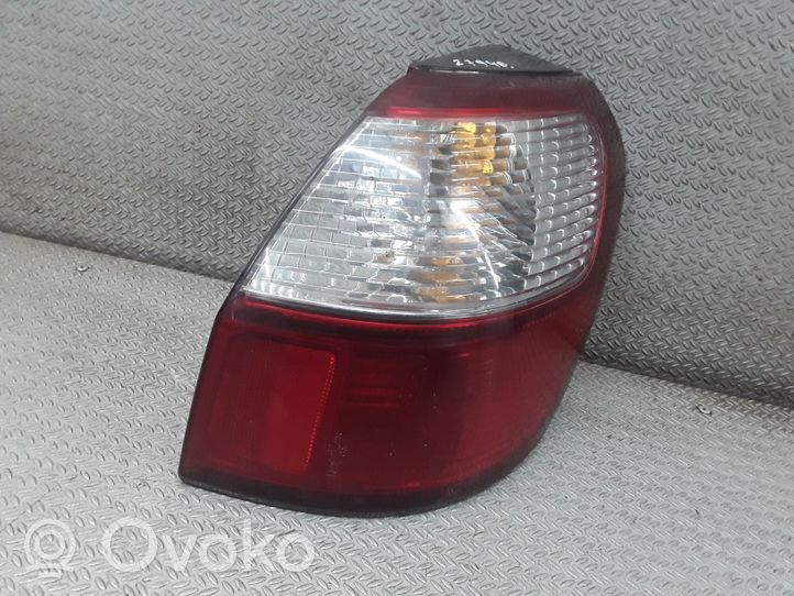 Subaru Outback Luz trasera/de freno WF06R