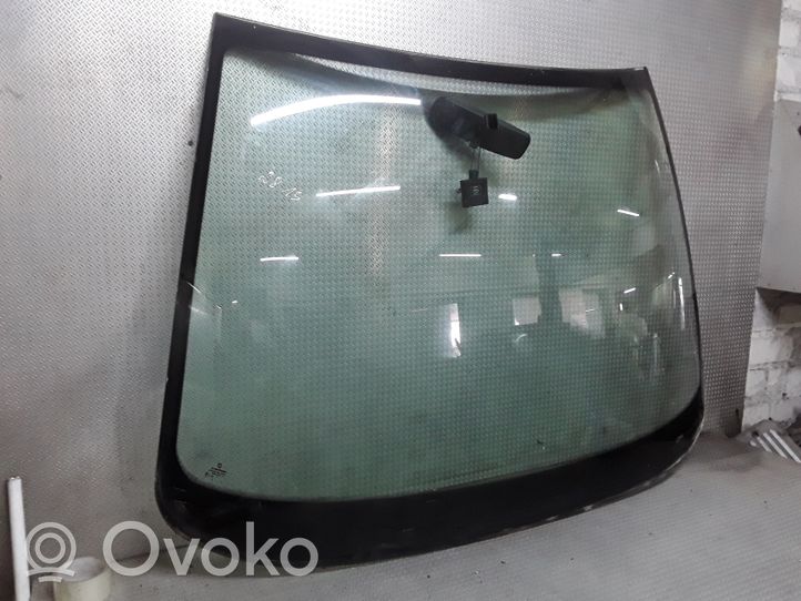 Peugeot 206 Front windscreen/windshield window 