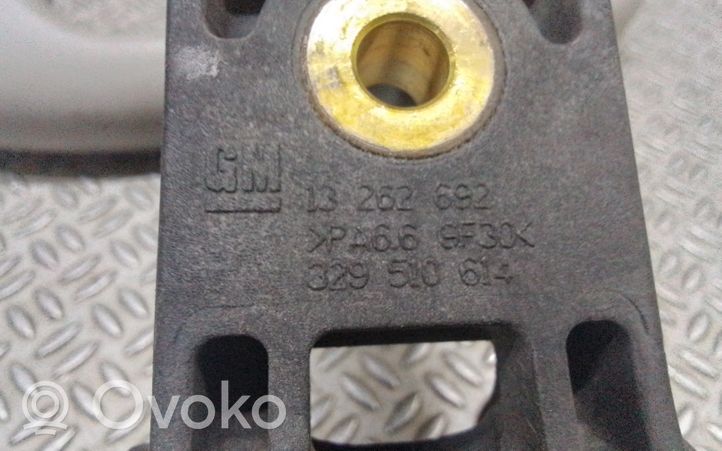 Opel Meriva B Fixation de radiateur 13262692