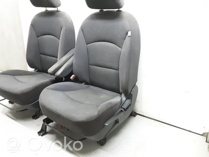 Mitsubishi Grandis Salono komplektas 