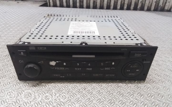 Mitsubishi Grandis Radio / CD/DVD atskaņotājs / navigācija 8701A080