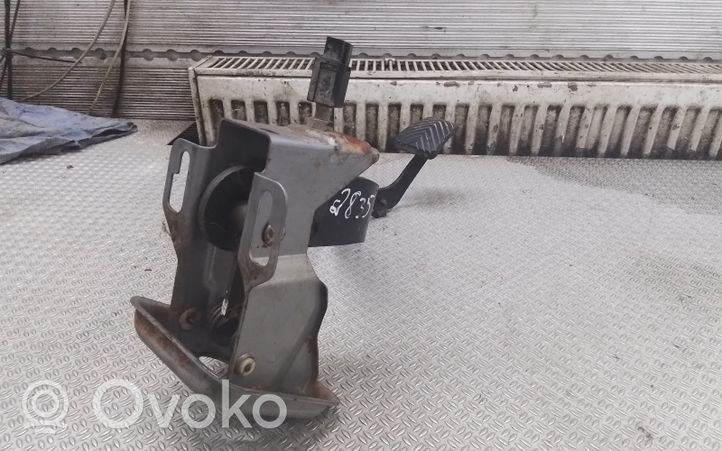 Mitsubishi Grandis Clutch pedal 