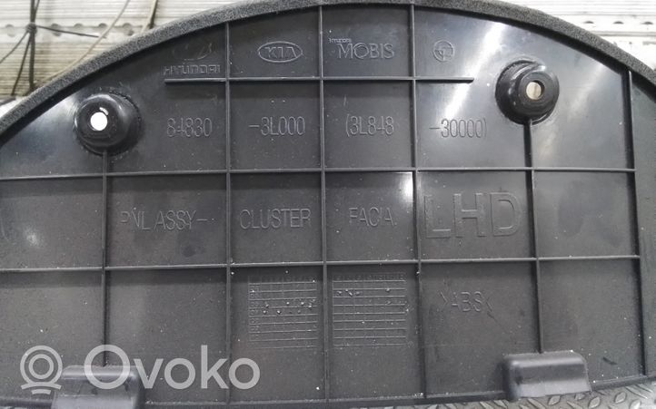 Hyundai Grandeur Instrumentu paneļa dekoratīvā apdare 848303L000