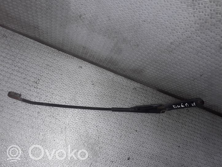 Opel Vivaro Front wiper blade arm 7700311582