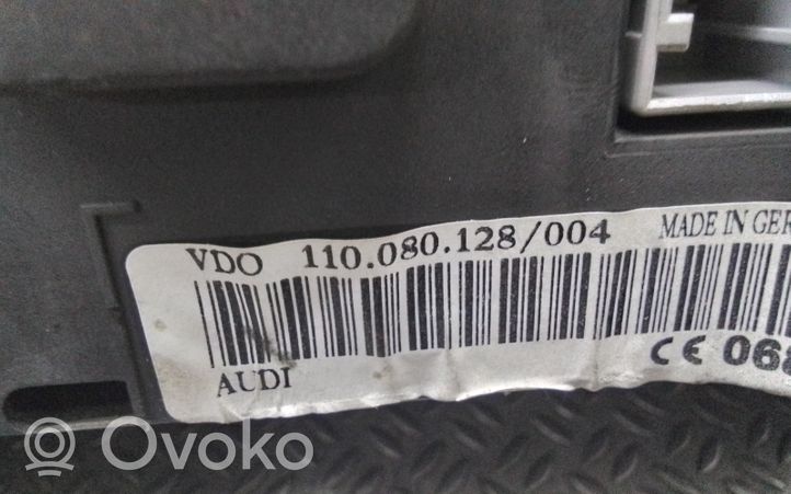 Audi A6 S6 C5 4B Spidometras (prietaisų skydelis) 110080128004