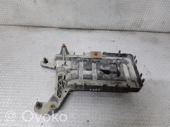 Volkswagen Caddy Battery tray 1K0915333B