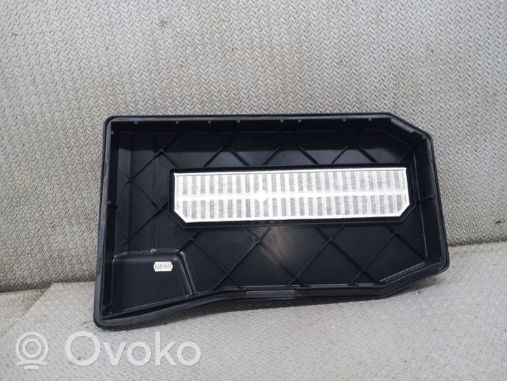 Volkswagen Touareg I Dangtis akumuliatoriaus dėžės 7L0864643