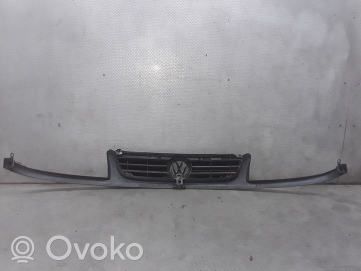 Volkswagen PASSAT B4 Griglia superiore del radiatore paraurti anteriore 