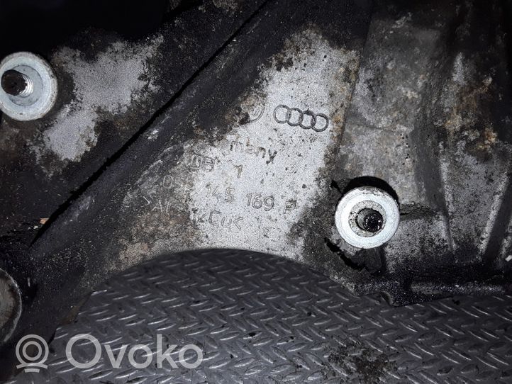 Volkswagen Touareg I Ohjaustehostimen pumpun kannake 059145169P