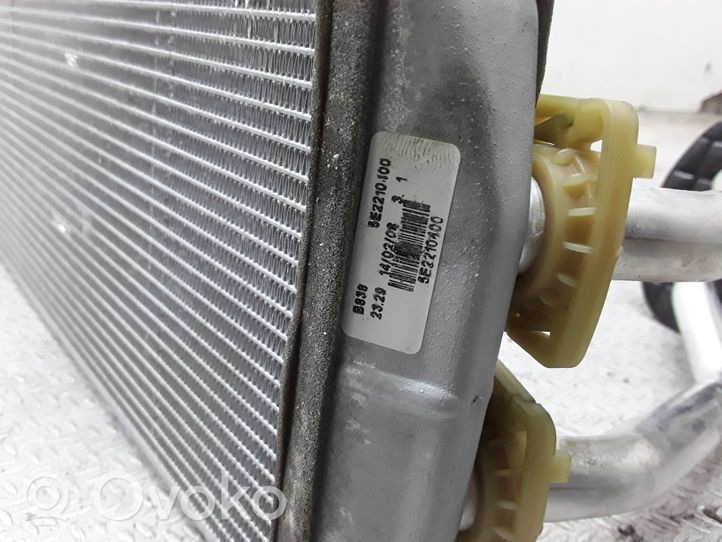 Citroen C4 I Picasso Radiateur de chauffage 5E2210100