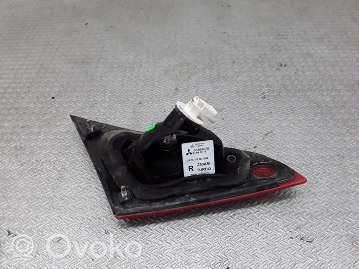 Mitsubishi Colt Lampy tylnej klapy bagażnika 8336A029