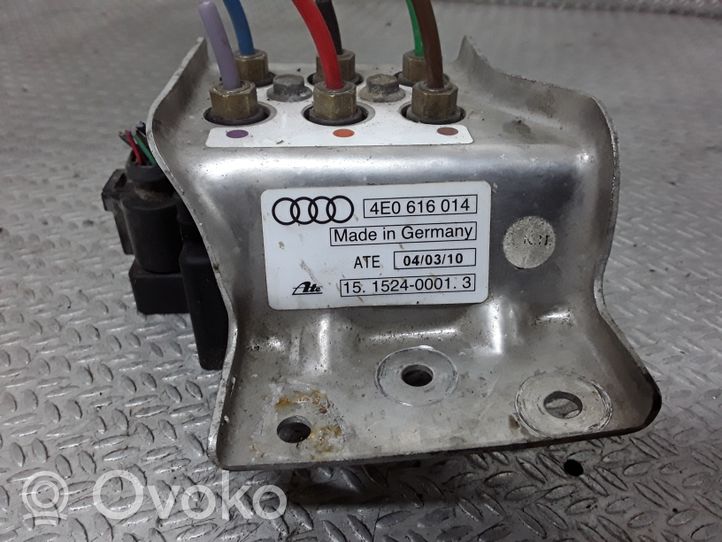 Audi A8 S8 D3 4E Bloc de soupape de suspension pneumatique 4E0616014