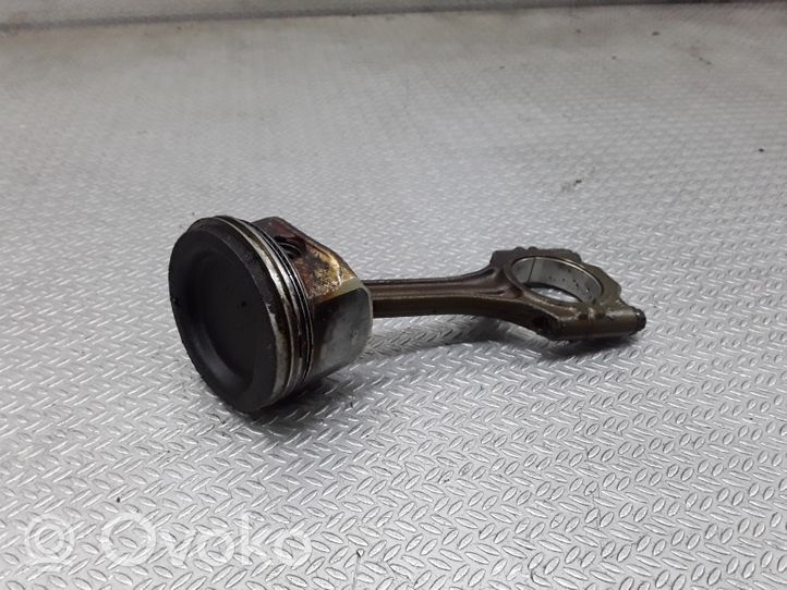 Volkswagen Polo IV 9N3 Piston avec bielle 