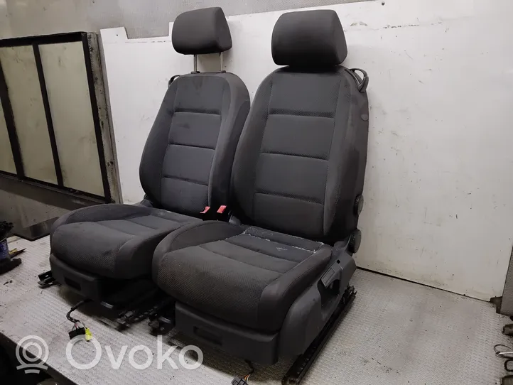 Volkswagen Golf V Sėdynių komplektas 