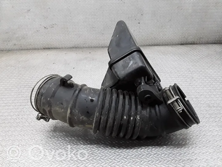 Mitsubishi Grandis Parte del condotto di aspirazione dell'aria MR993560