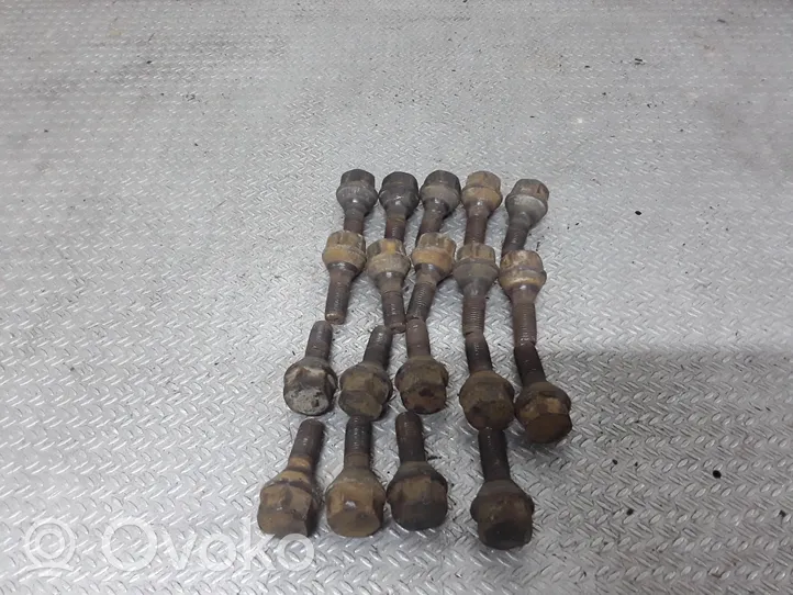 Opel Vivaro Nuts/bolts 