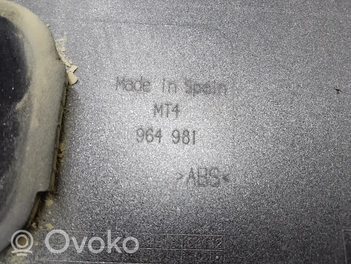 Volkswagen Sharan Listwa światła tylnego/osłona tablicy rejestracyjnej 964981