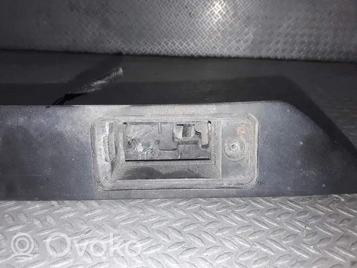 Audi A4 S4 B7 8E 8H Klamka zewnętrzna drzwi tylnych samochodów dostawczych 8P0827574